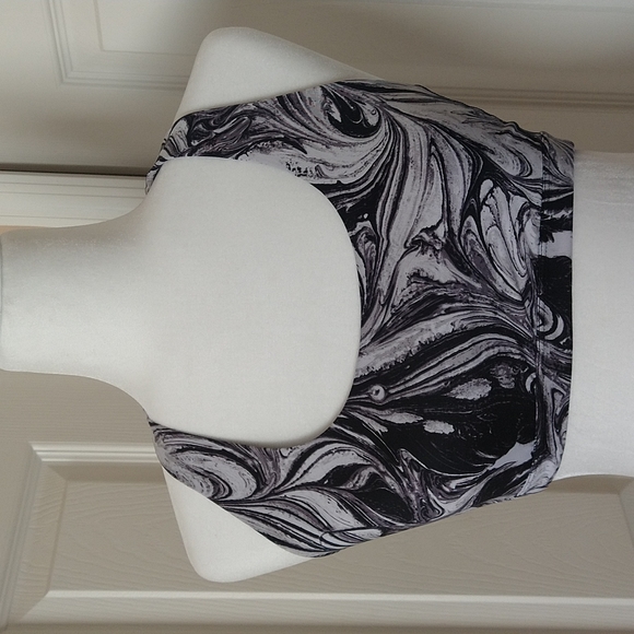 Victoria SPORT Bras - Picture 2 of 8